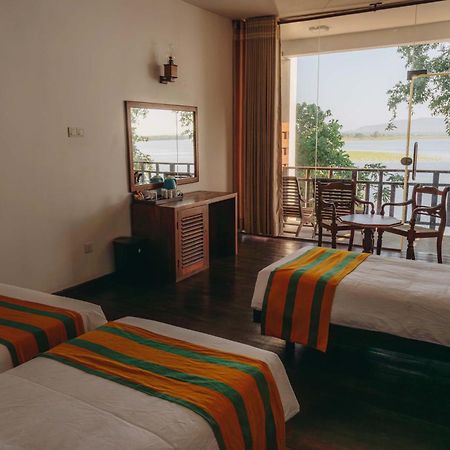 Yala Oga Reach Hotel Tissamaharama Buitenkant foto