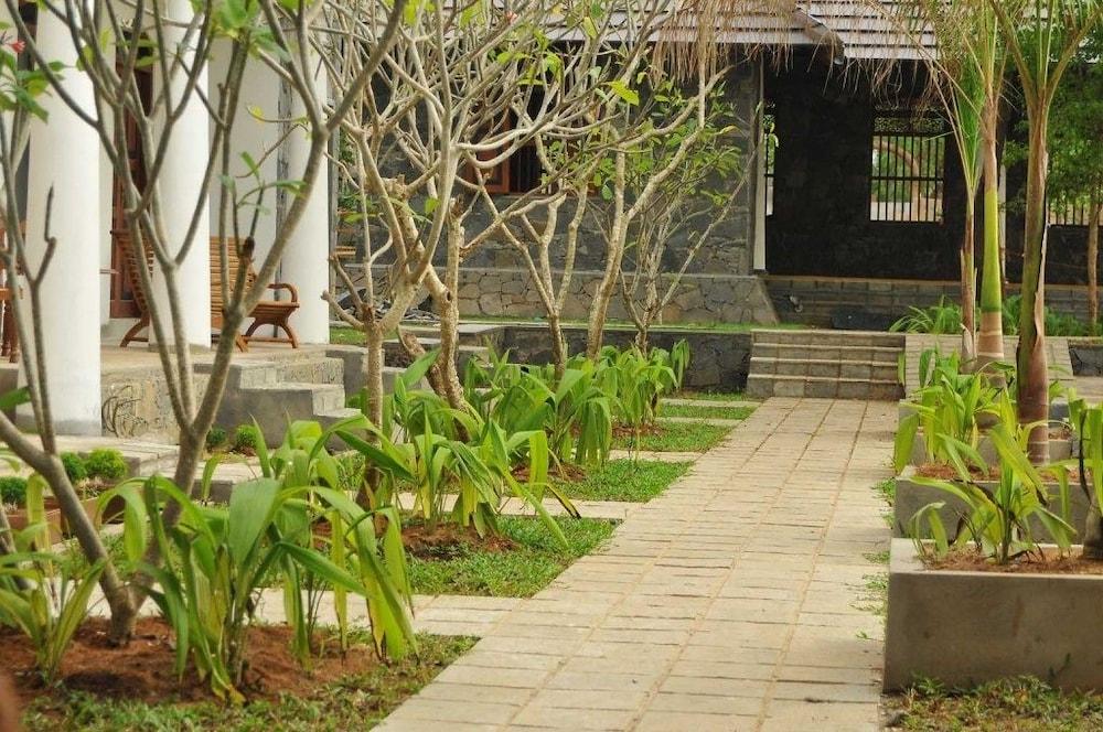 Yala Oga Reach Hotel Tissamaharama Buitenkant foto