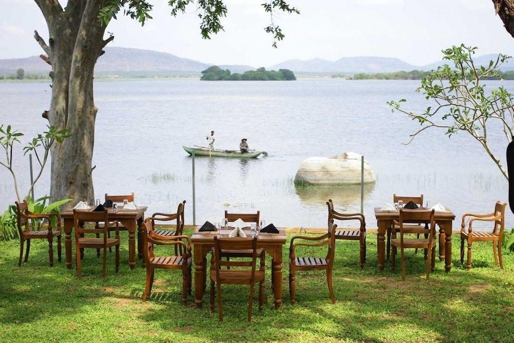 Yala Oga Reach Hotel Tissamaharama Buitenkant foto