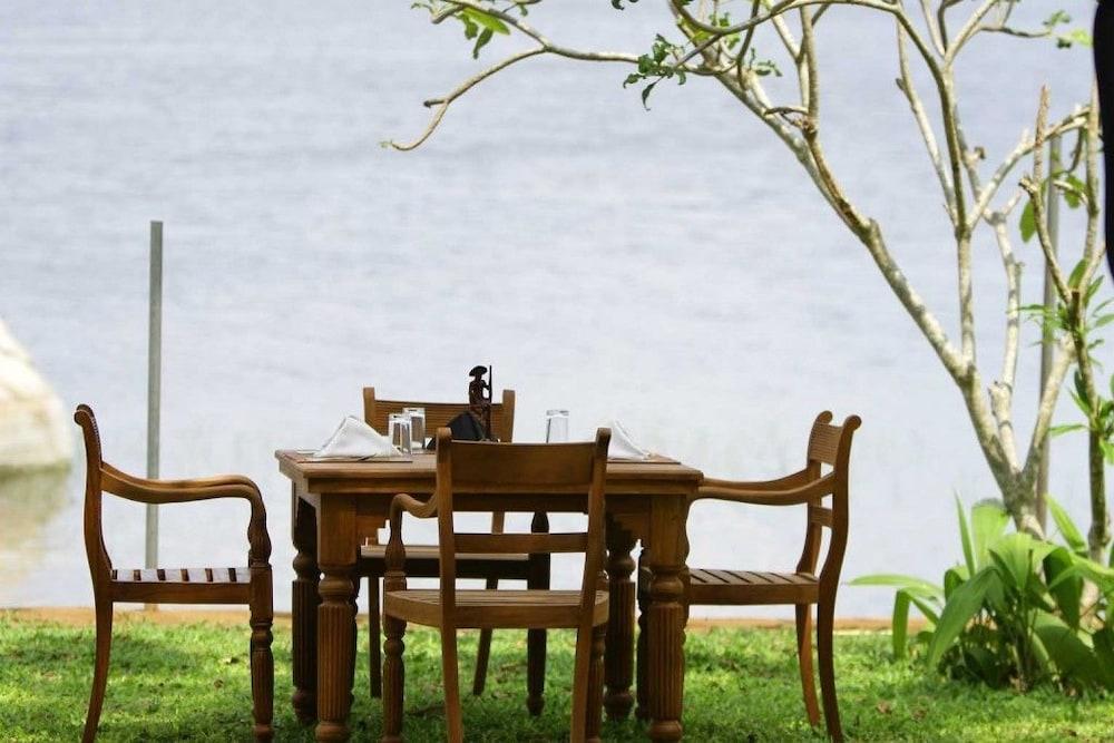 Yala Oga Reach Hotel Tissamaharama Buitenkant foto