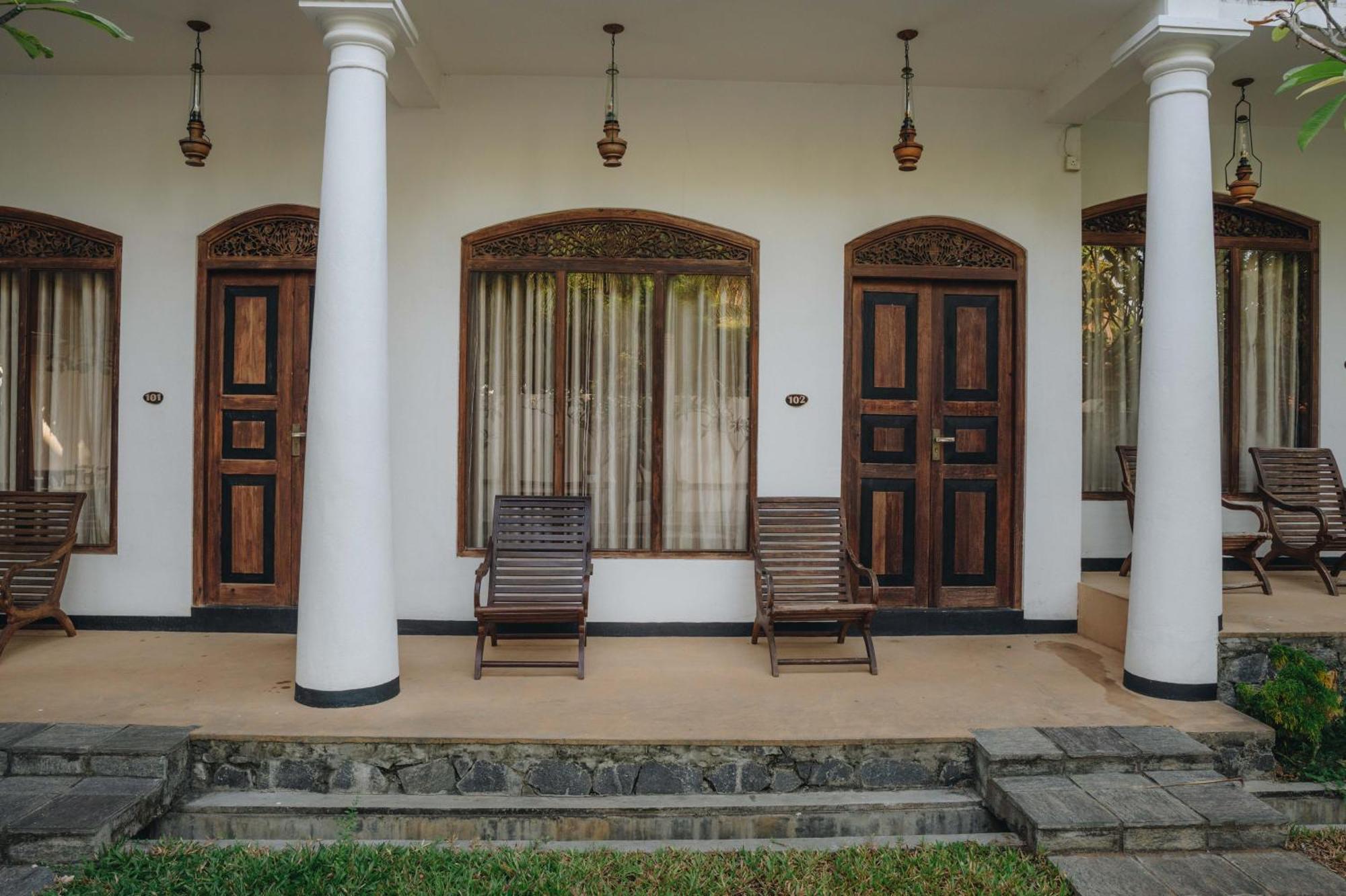 Yala Oga Reach Hotel Tissamaharama Buitenkant foto
