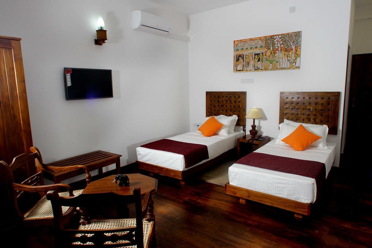 Yala Oga Reach Hotel Tissamaharama Buitenkant foto