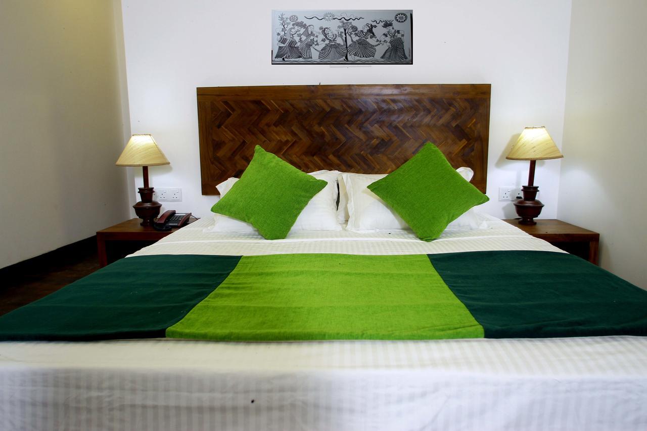 Yala Oga Reach Hotel Tissamaharama Buitenkant foto