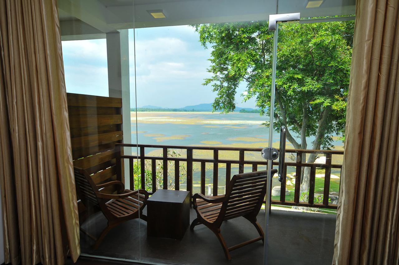 Yala Oga Reach Hotel Tissamaharama Buitenkant foto