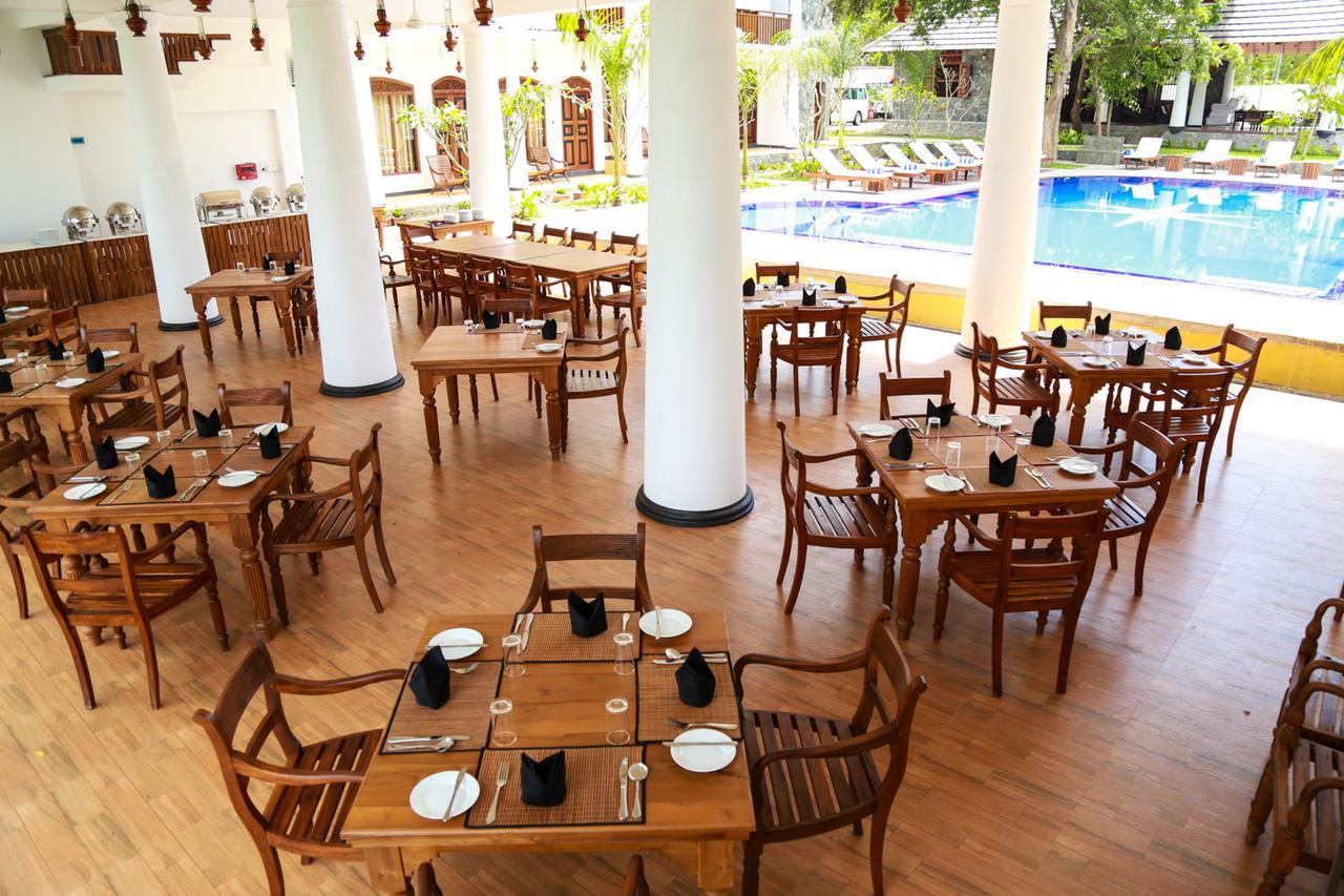 Yala Oga Reach Hotel Tissamaharama Buitenkant foto