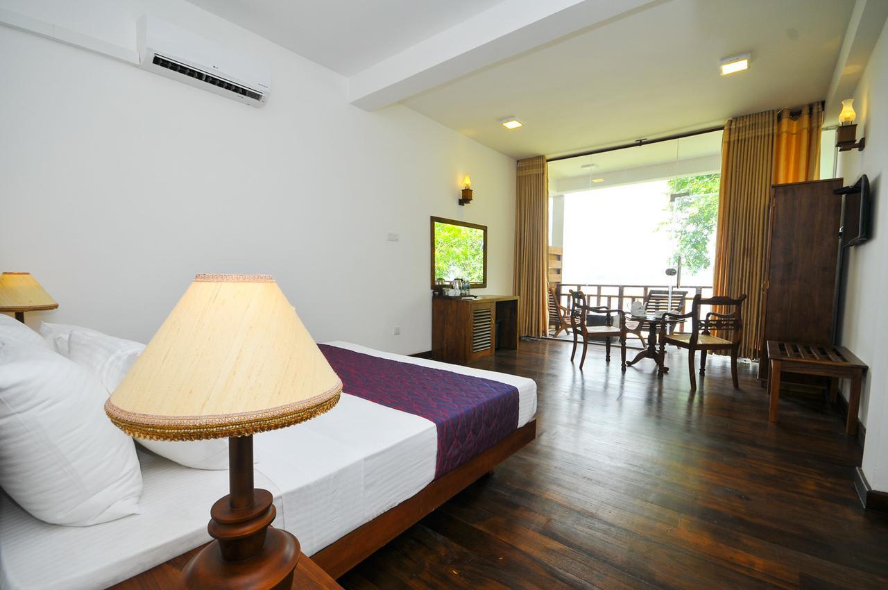 Yala Oga Reach Hotel Tissamaharama Buitenkant foto