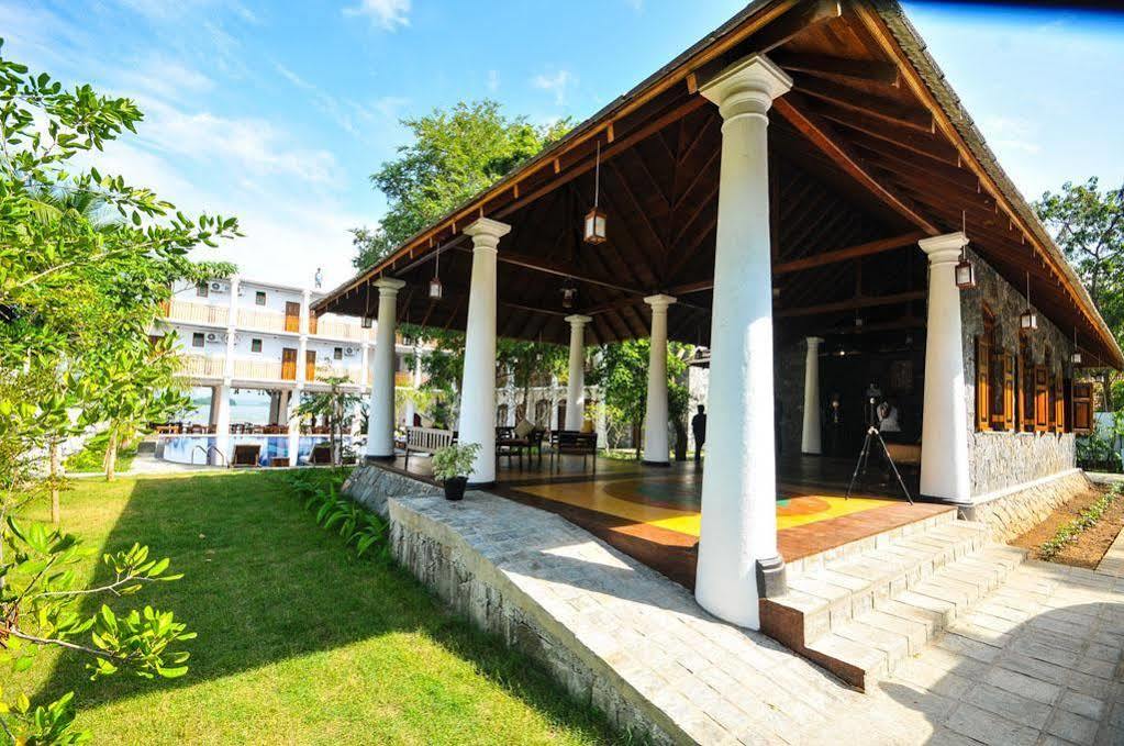 Yala Oga Reach Hotel Tissamaharama Buitenkant foto