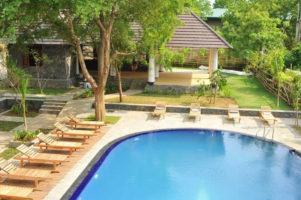 Yala Oga Reach Hotel Tissamaharama Buitenkant foto