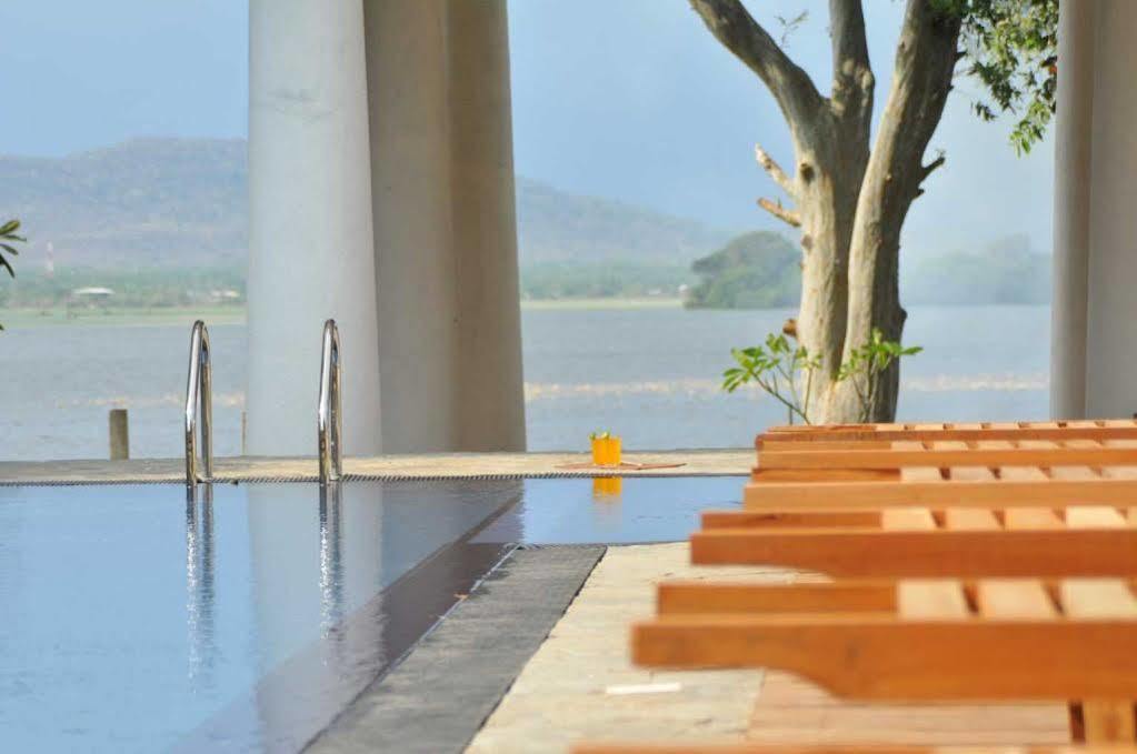 Yala Oga Reach Hotel Tissamaharama Buitenkant foto